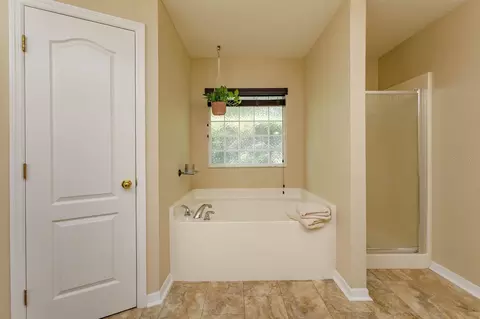 Bath - 24353 Calusa Blvd, Eustis, FL 32736 photo 2 of 3