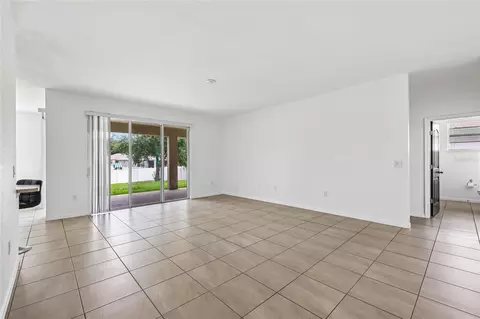 Living - 5277 SE 91st Pl, Ocala, FL 34480 photo 1 of 4