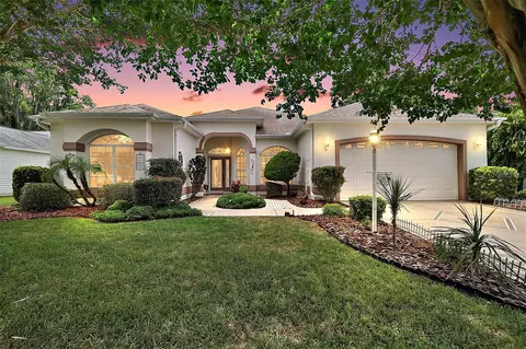 542 Loma Paseo Dr, Lady Lake, FL 32159
