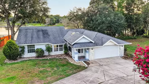 302 E Mirror Lake Dr, Fruitland Park, FL 34731