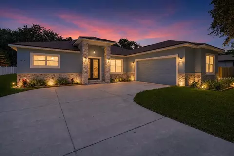 319 Water Shore Dr, Leesburg, FL 34748