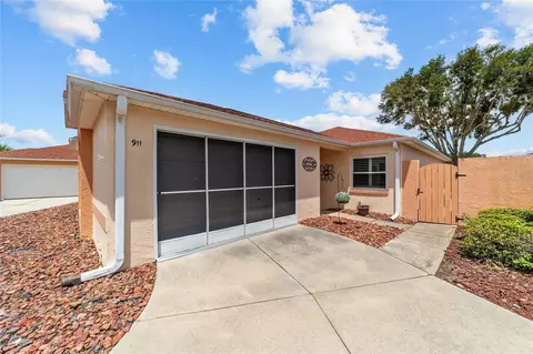 911 Medira Dr, Lady Lake, FL 32159