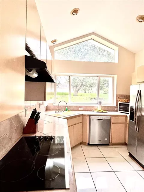 Kitchen - 12853 Bellerive Dr, Clermont, FL 34711 photo 3 of 4