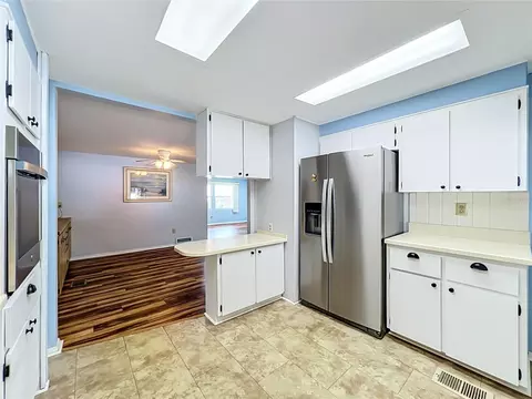 Kitchen - 1925 Brookside Dr, Mount Dora, FL 32757 photo 3 of 4