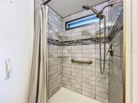 Bath - 1925 Brookside Dr, Mount Dora, FL 32757 photo 2 of 5