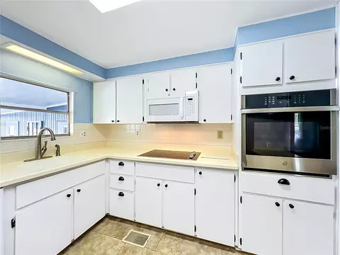 Kitchen - 1925 Brookside Dr, Mount Dora, FL 32757 photo 4 of 4
