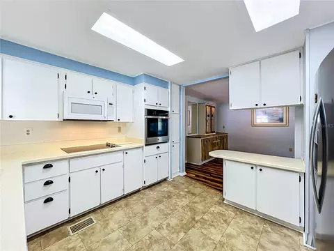 Kitchen - 1925 Brookside Dr, Mount Dora, FL 32757 photo 2 of 4
