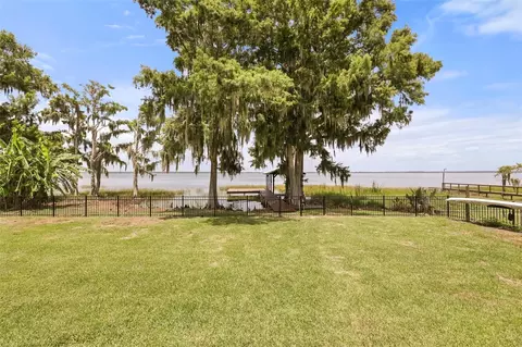 32749 Lake Eustis Dr, Tavares, FL 32778