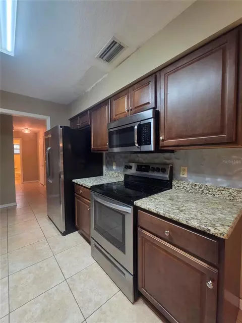 Kitchen - 125 Oak Cir, Ocala, FL 34472 photo 2 of 3