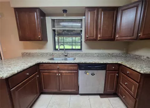 Kitchen - 125 Oak Cir, Ocala, FL 34472 photo 3 of 3