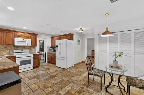 Kitchen - 22740 County Road 44a, Eustis, FL 32736 photo 3 of 4