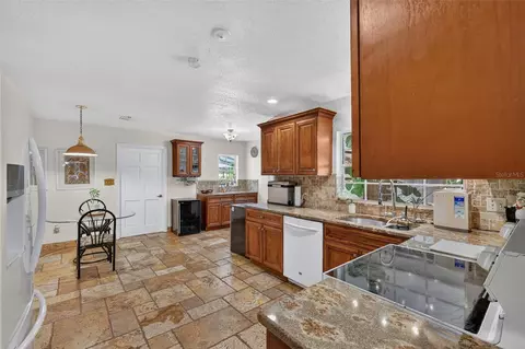 Kitchen - 22740 County Road 44a, Eustis, FL 32736 photo 1 of 4