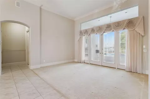 Living - 1901 Edgewater Dr, Mount Dora, FL 32757 photo 3 of 8