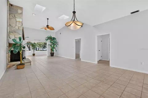 Living - 1111 Lakeshore Dr #C3, Eustis, FL 32726 photo 7 of 7