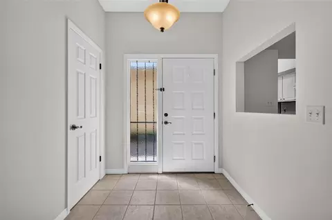 Entry Way - 1111 Lakeshore Dr #C3, Eustis, FL 32726 photo 2 of 2