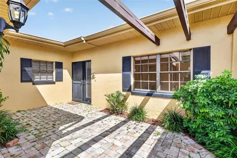 Exterior - 1111 Lakeshore Dr #C3, Eustis, FL 32726 photo 3 of 10