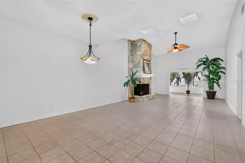 Living - 1111 Lakeshore Dr #C3, Eustis, FL 32726 photo 2 of 7