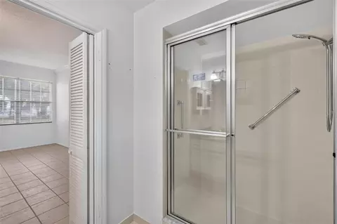 Bath - 1111 Lakeshore Dr #C3, Eustis, FL 32726 photo 3 of 4