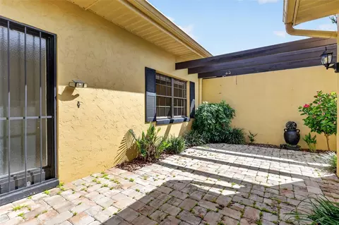 Exterior - 1111 Lakeshore Dr #C3, Eustis, FL 32726 photo 5 of 10