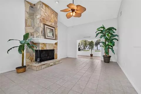 Living - 1111 Lakeshore Dr #C3, Eustis, FL 32726 photo 3 of 7