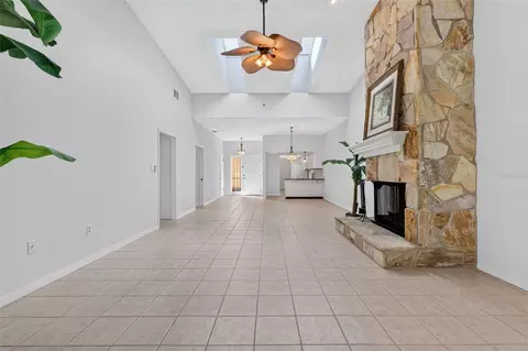 Living - 1111 Lakeshore Dr #C3, Eustis, FL 32726 photo 4 of 7