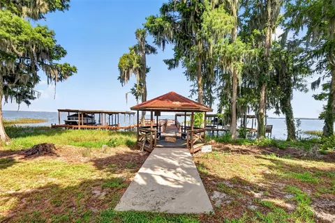 Exterior - 1111 Lakeshore Dr #C3, Eustis, FL 32726 photo 8 of 10
