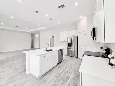 Kitchen - 30280 W Bluebell Ave, Eustis, FL 32736 photo 1 of 10
