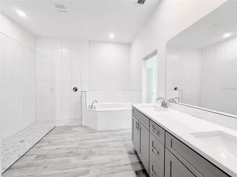 Bath - 30280 W Bluebell Ave, Eustis, FL 32736 photo 1 of 5