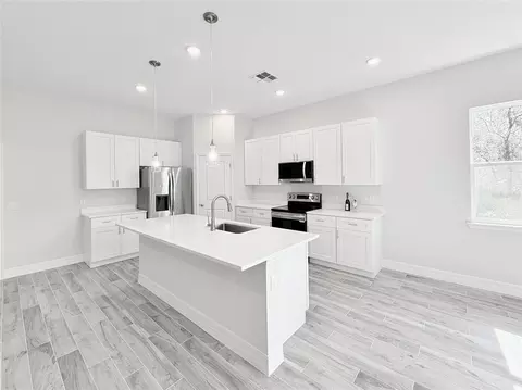 Kitchen - 30280 W Bluebell Ave, Eustis, FL 32736 photo 6 of 10