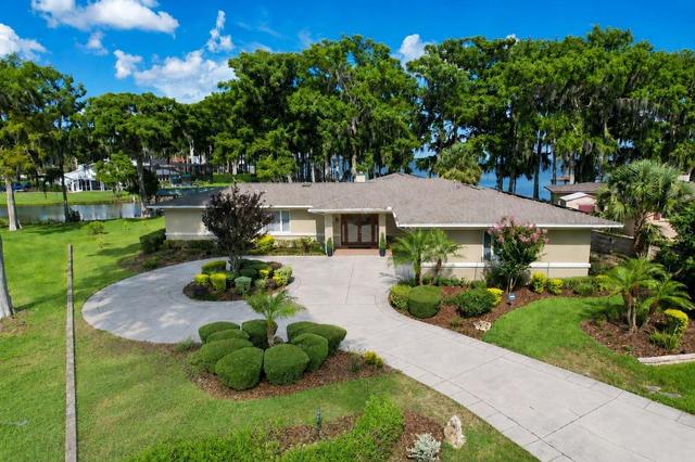 1000 Loves Point Dr, Leesburg, FL 34748