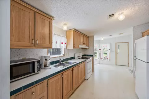 2786 NE 33rd Pl, Coleman, FL 33521 photo 7