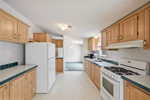 2786 NE 33rd Pl, Coleman, FL 33521 photo 6