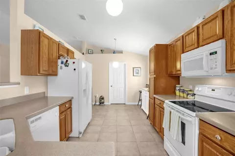 Kitchen - 839 Marietta Ln, Eustis, FL 32726 photo 3 of 4