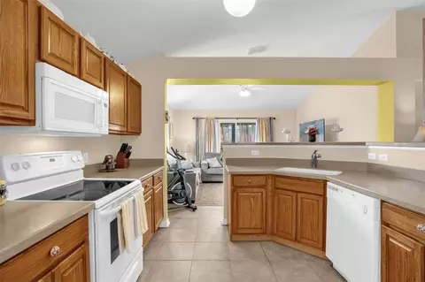 Kitchen - 839 Marietta Ln, Eustis, FL 32726 photo 2 of 4