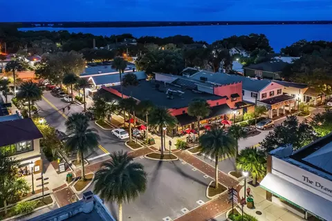 View/Area - 418 E 10th Ave, Mount Dora, FL 32757 photo 8 of 10