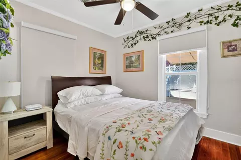 Bedroom - 418 E 10th Ave, Mount Dora, FL 32757 photo 2 of 5