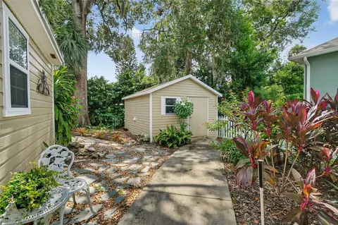 Exterior - 418 E 10th Ave, Mount Dora, FL 32757 photo 11 of 14