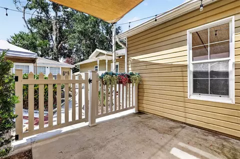 Exterior - 418 E 10th Ave, Mount Dora, FL 32757 photo 8 of 14
