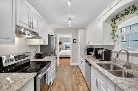 Kitchen - 418 E 10th Ave, Mount Dora, FL 32757 photo 3 of 4