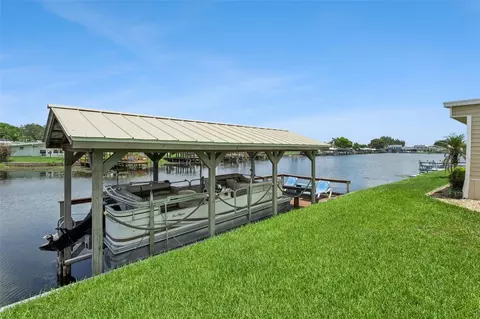30127 Green Bay Dr, Tavares, FL 32778