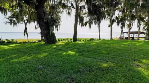 34410 Island Dr, Leesburg, FL 34788