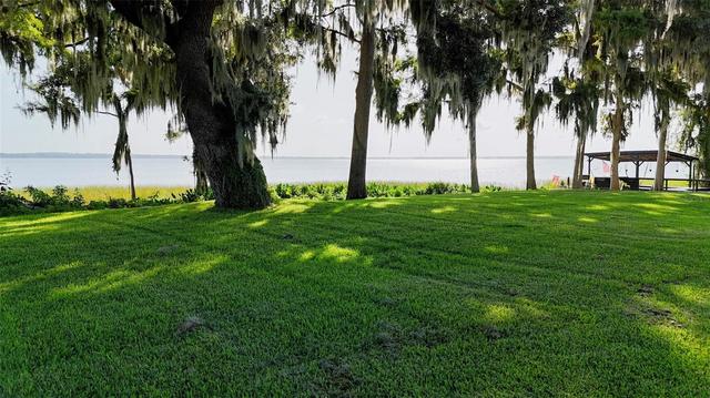 34410 Island Dr, Leesburg, FL 34788
