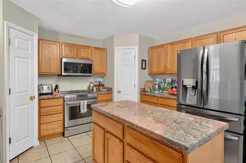 Kitchen - 600 Briarcliff Rd, Eustis, FL 32726 photo 2 of 4