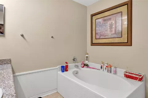 Bath - 600 Briarcliff Rd, Eustis, FL 32726 photo 2 of 4