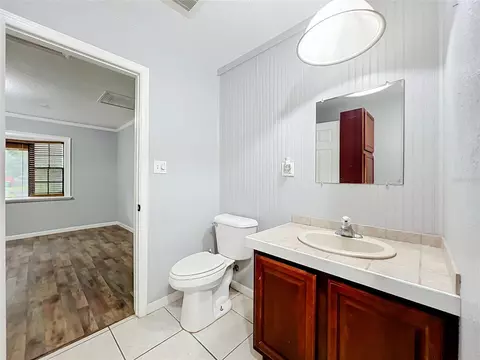 Bath - 300 Pinecrest Rd, Mount Dora, FL 32757 photo 3 of 12