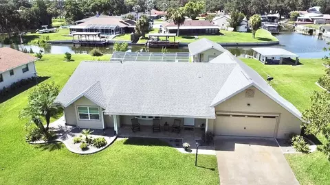 305 W Delaware St, Tavares, FL 32778