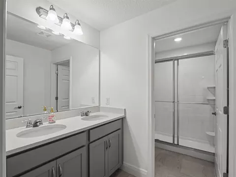 Bath - 480 Switchgrass Loop, Minneola, FL 34715 photo 5 of 6