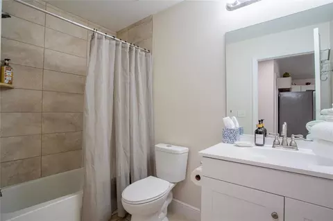 Bath - 1202 S Dewey St, Eustis, FL 32726 photo 1 of 2