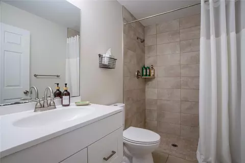 Bath - 1202 S Dewey St, Eustis, FL 32726 photo 2 of 2