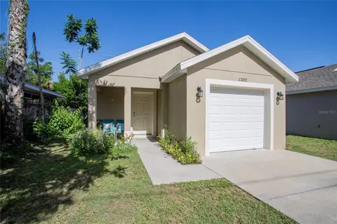 Exterior - 1202 S Dewey St, Eustis, FL 32726 photo 1 of 5